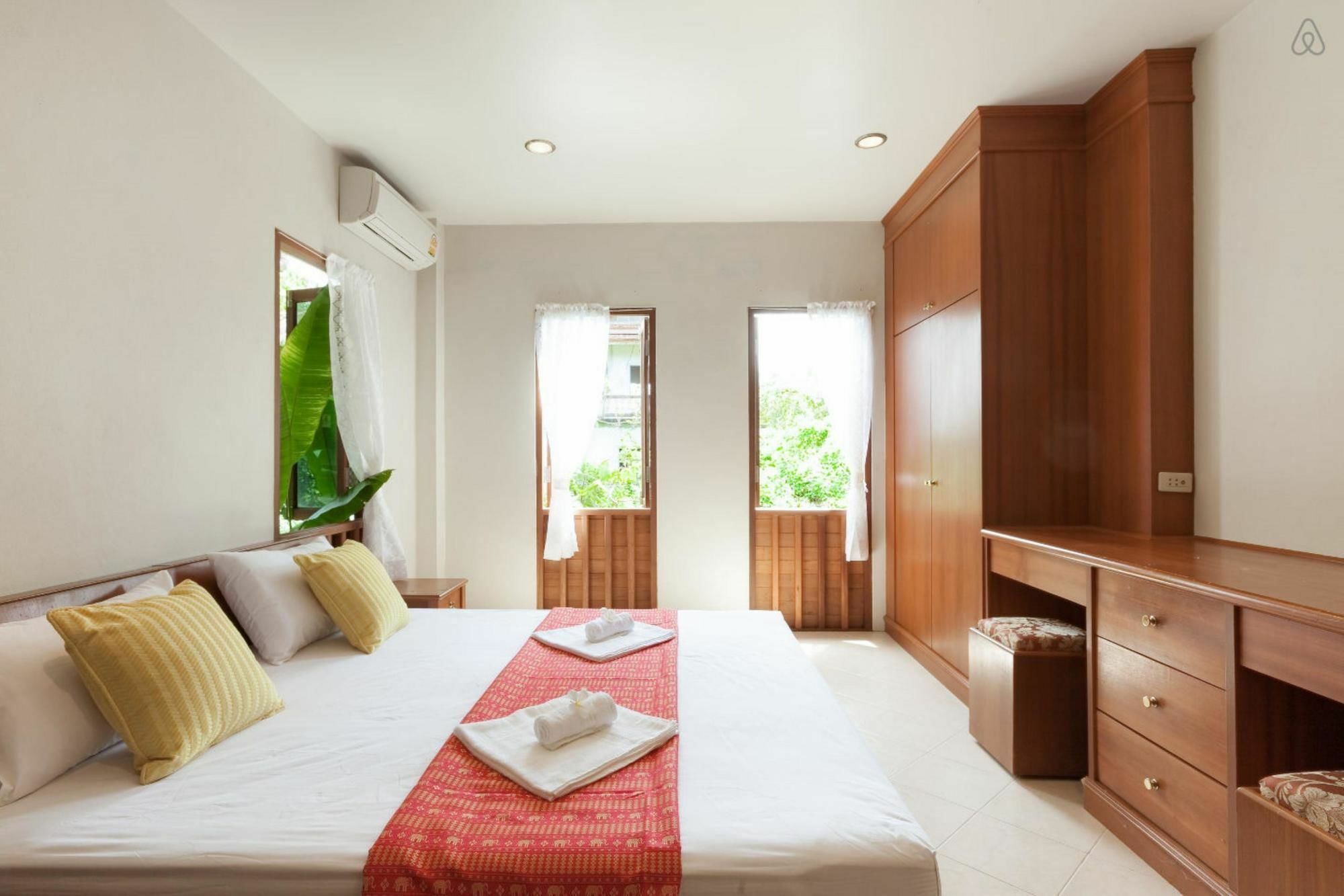 Villa Behind The Phuket Sea Exterior foto