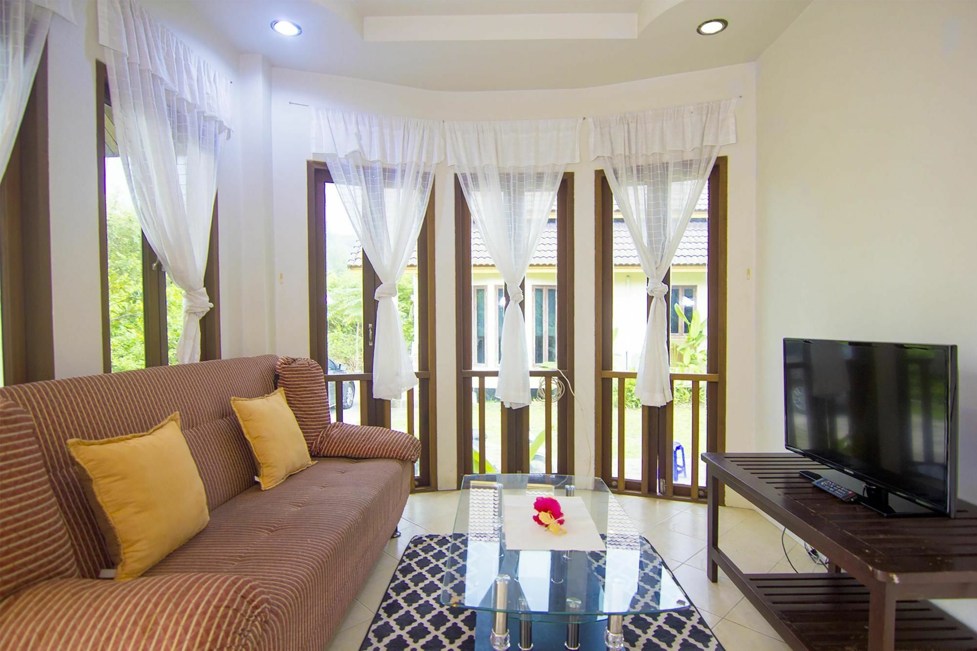 Villa Behind The Phuket Sea Exterior foto